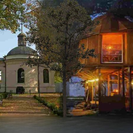 Nocleg W Koronach Drzew Kutno Buitenkant foto