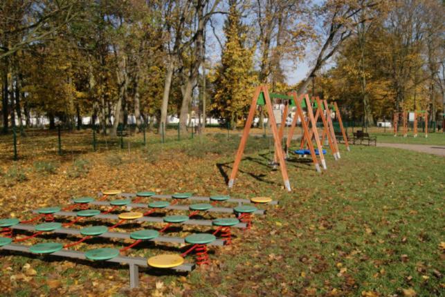 Nocleg W Koronach Drzew Kutno Buitenkant foto