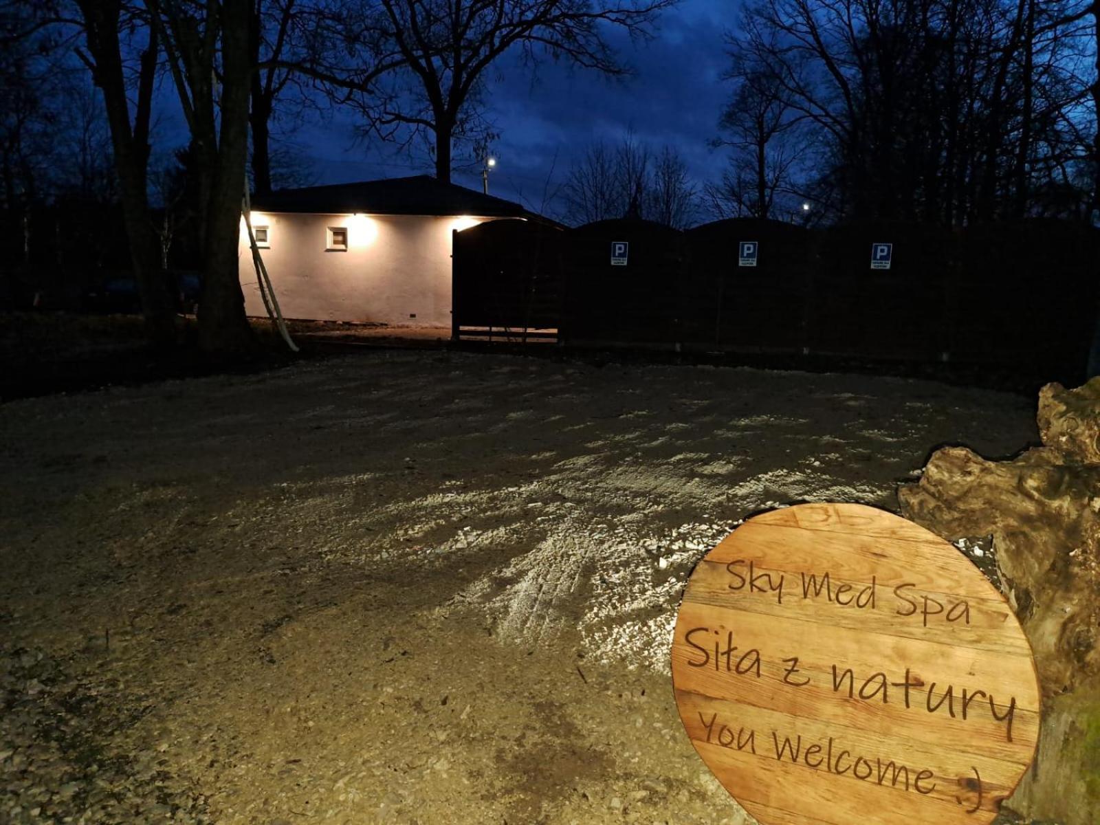 Nocleg W Koronach Drzew Kutno Buitenkant foto